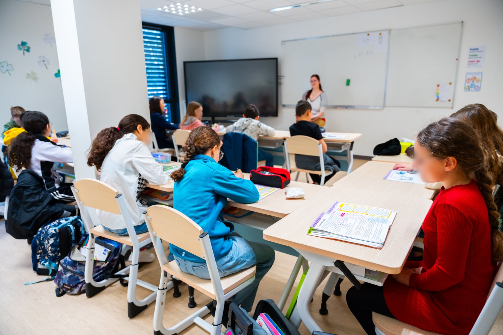 Bilinguisme 50/50 français-anglais à New School Lyon : enseignants anglophones natifs et immersion par journées